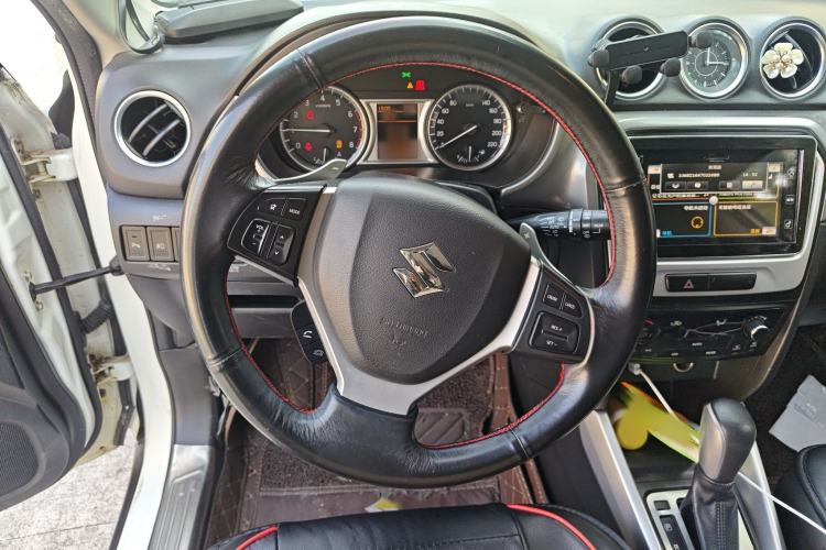 Used Suzuki Vitara 2016 1.4T Automatic Two-Wheel Drive Luxury Version Steering Wheel