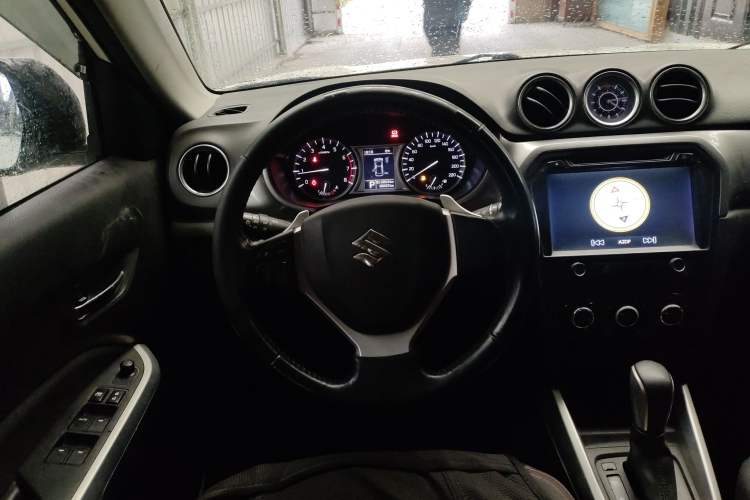 Used Suzuki Vitara 2016 1.4T Automatic Two-Wheel Drive Elite Model Steering Wheel