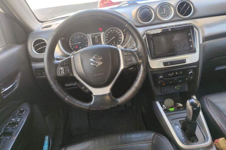 Used Suzuki Vitara 2016 1.4T Automatic Two-Wheel Drive Luxury Version Steering Wheel