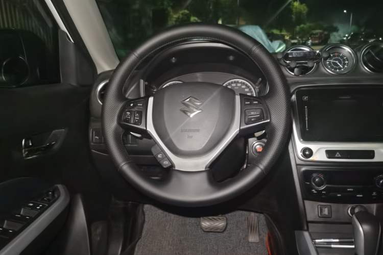 Used Suzuki Vitara 2016 1.4T Automatic Two-Wheel Drive Luxury Version Steering Wheel