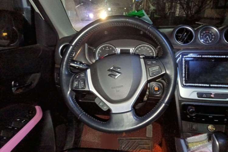 Used Suzuki Vitara 2016 1.4T Automatic Two-Wheel Drive Luxury Version Steering Wheel