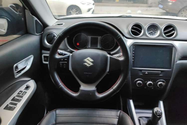 Used Suzuki Vitara 2016 1.6L Manual Two-Wheel Drive Entry-Level Trim Steering Wheel