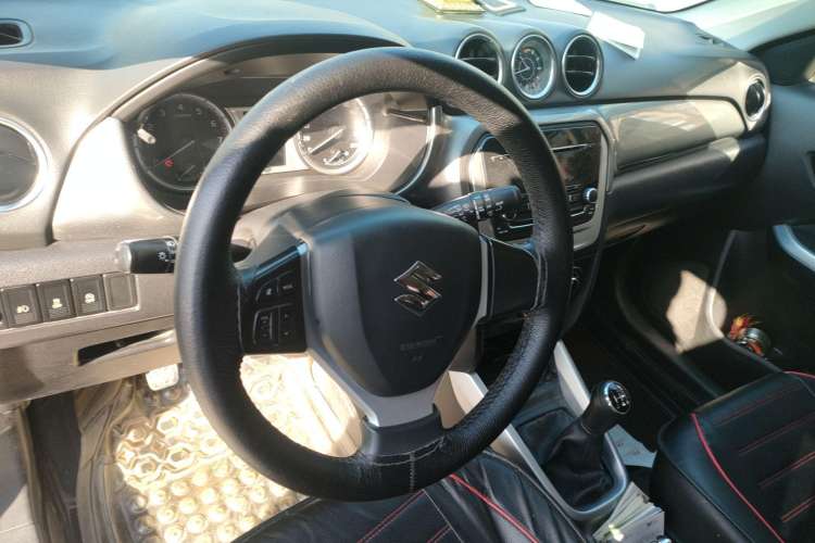 Used Suzuki Vitara 2016 1.6L Manual Two-Wheel Drive Entry-Level Trim Steering Wheel
