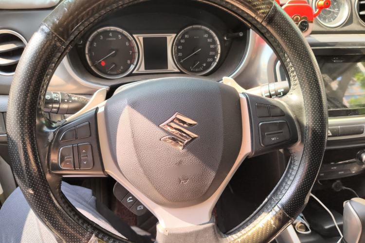 Used Suzuki Vitara 2016 1.4T Automatic Two-Wheel Drive Luxury Version Steering Wheel