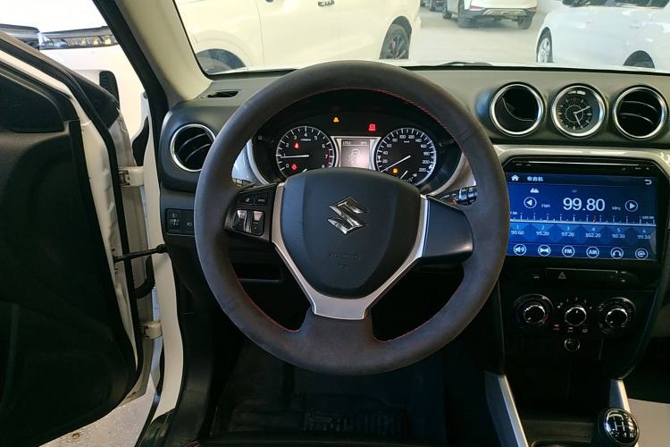 Used Suzuki Vitara 2016 1.6L Manual Two-Wheel Drive Entry-Level Trim Steering Wheel