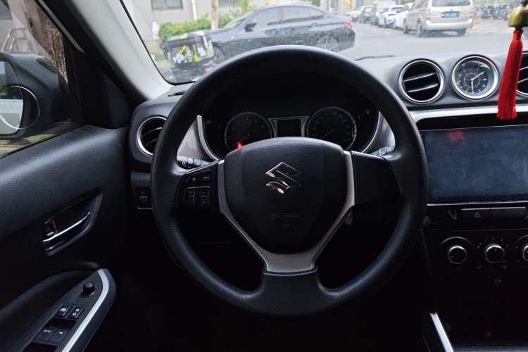 Used Suzuki Vitara 2016 1.6L Manual Two-Wheel Drive Entry-Level Trim Steering Wheel