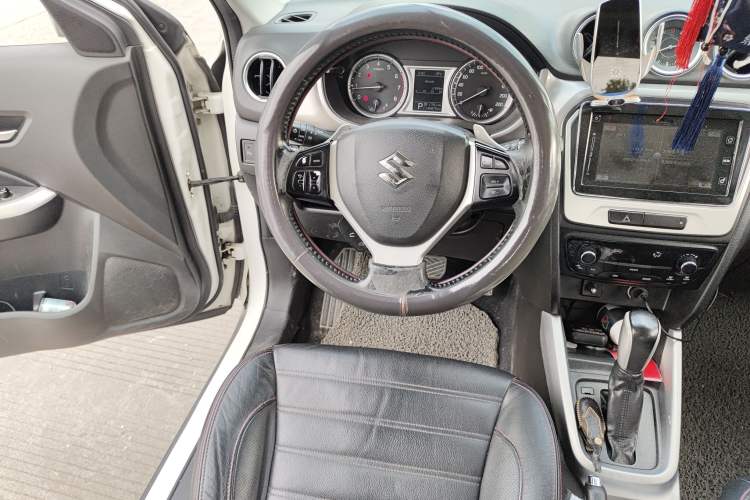 Used Suzuki Vitara 2016 1.4T Automatic Two-Wheel Drive Luxury Version Steering Wheel