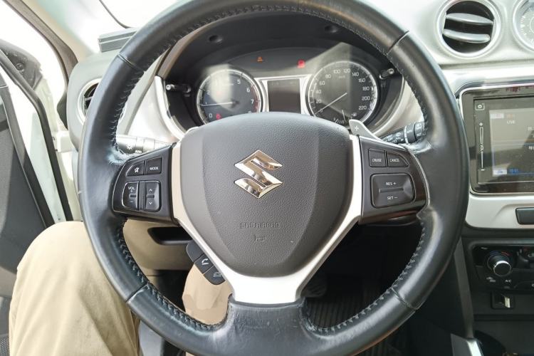 Used Suzuki Vitara 2016 1.4T Automatic Two-Wheel Drive Luxury Version Steering Wheel