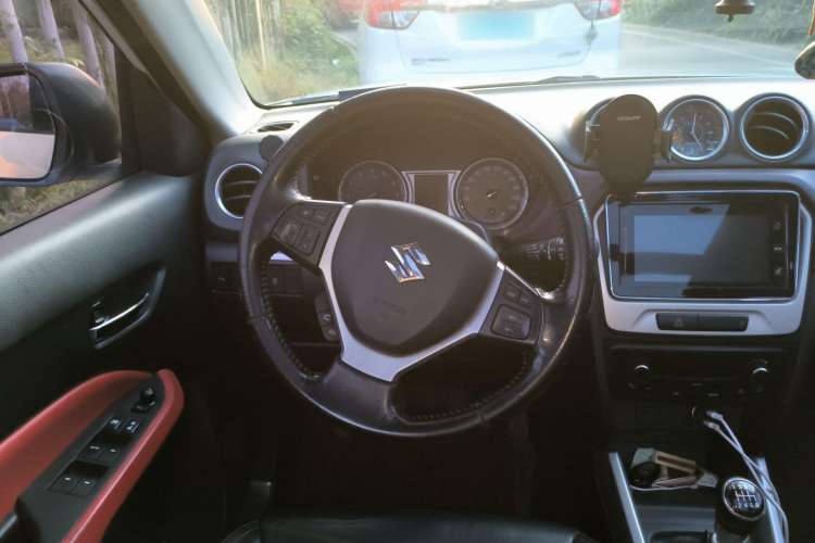 Used Suzuki Vitara 2016 1.4T Manual Two-Wheel Drive Luxury Model Steering Wheel