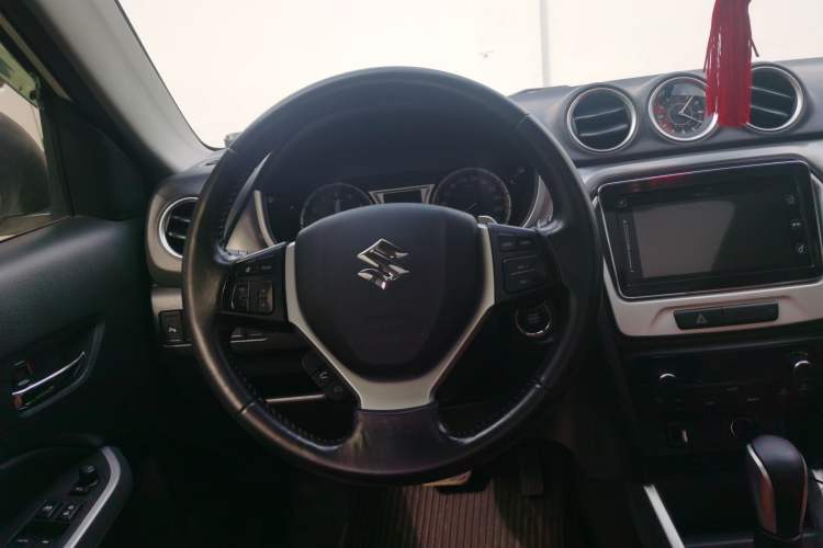 Used Suzuki Vitara 2016 1.4T Automatic Two-Wheel Drive Luxury Version Steering Wheel