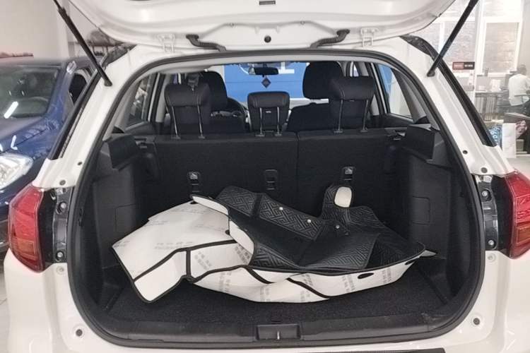 Used Suzuki Vitara 2016 1.4T Manual Two-Wheel-Drive Elite Model Trunk
