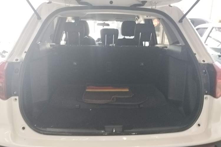 Used Suzuki Vitara 2016 1.6L Manual Two-Wheel Drive Entry-Level Trim Trunk