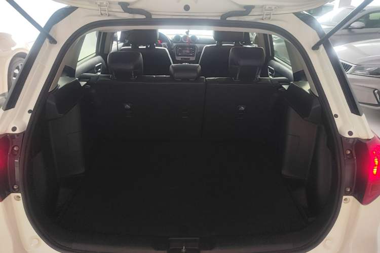 Used Suzuki Vitara 2016 1.4T Manual Two-Wheel Drive Luxury Model Trunk