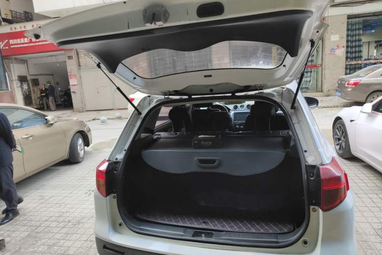 Used Suzuki Vitara 2016 1.6L Manual Two-Wheel Drive Entry-Level Trim Trunk