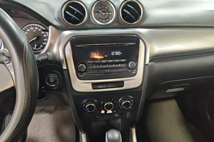 Used Suzuki Vitara 2016 1.4T Automatic Two-Wheel Drive Elite Model Audio And AC Panel
