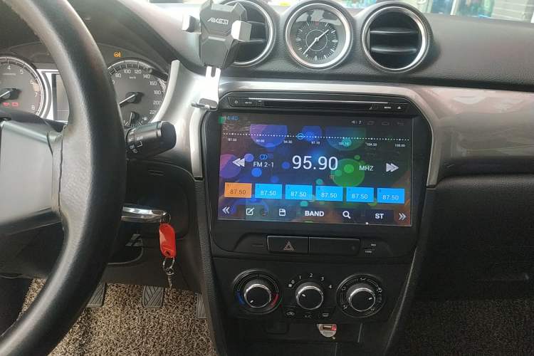 Used Suzuki Vitara 2016 1.6L Manual Two-Wheel Drive Entry-Level Trim Audio And AC Panel