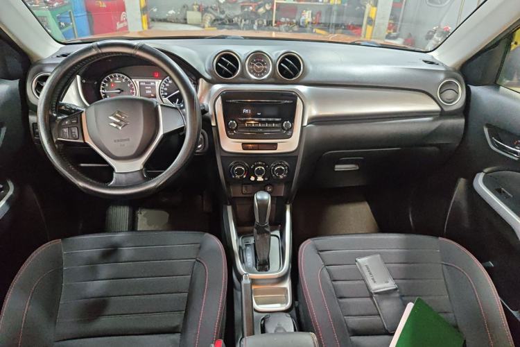 Used Suzuki Vitara 2016 1.4T Automatic Two-Wheel Drive Elite Model Center Console