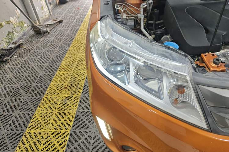 Used Suzuki Vitara 2016 1.4T Automatic Two-Wheel Drive Elite Model Right Front Headlight