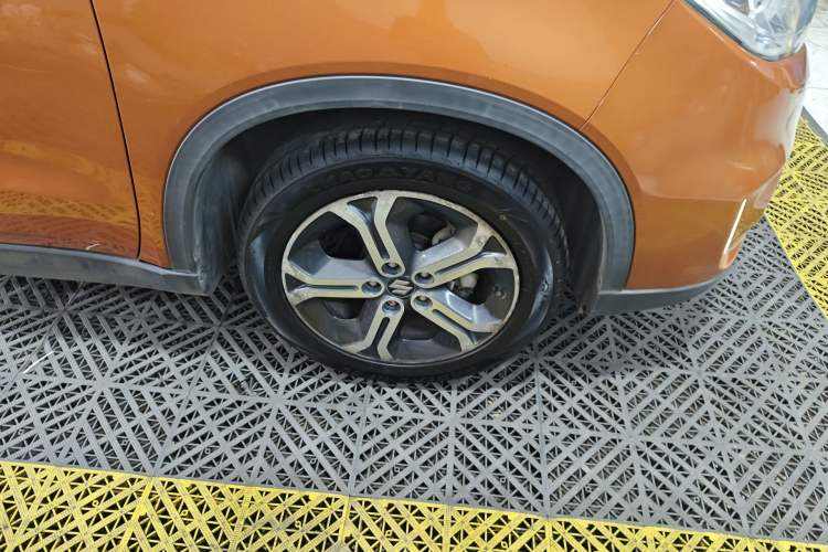Used Suzuki Vitara 2016 1.4T Automatic Two-Wheel Drive Elite Model Right Front Wheel Hub