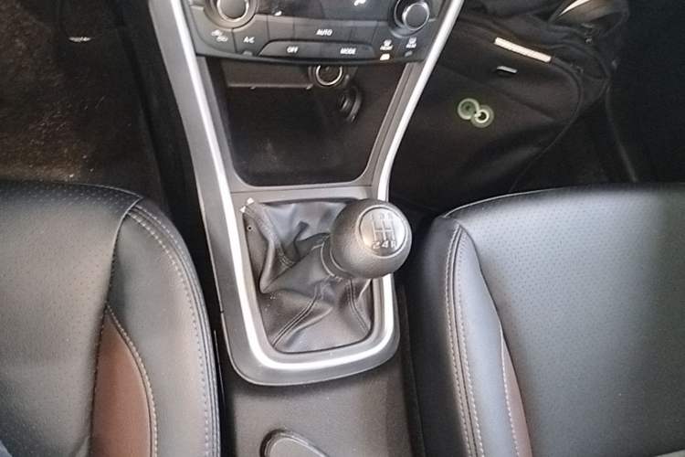 Used Suzuki Vitara S-Cross 2017 1.6L Manual Two-Wheel Drive Urban Ambition Model Gear Lever