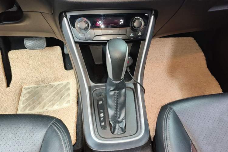 Used Suzuki Vitara S-Cross 2017 1.6L CVT Two-Wheel Drive Urban Advanced Model Gear Lever