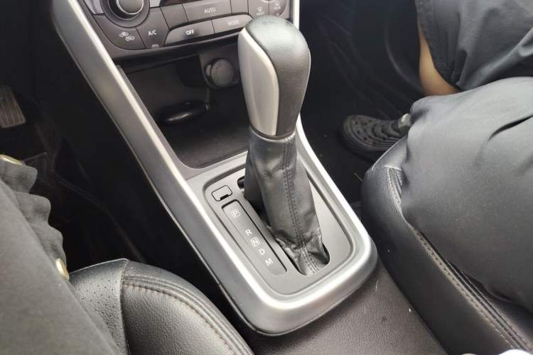 Used Suzuki Vitara S-Cross 2017 1.6L CVT Two-Wheel Drive Urban Advanced Model Gear Lever