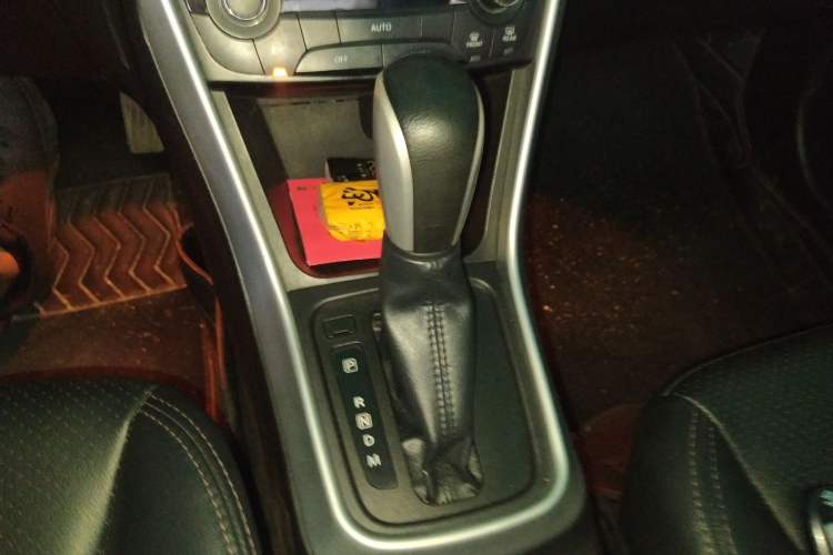 Used Suzuki Vitara S-Cross 2017 1.4T Automatic Two-Wheel Drive Urban Luxury Model Gear Lever