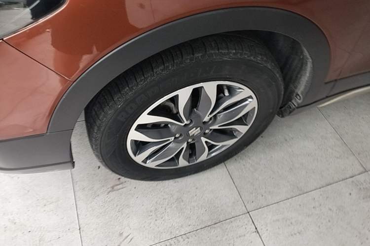 Used Suzuki Vitara S-Cross 2017 1.6L Manual Two-Wheel Drive Urban Ambition Model Left Front Wheel Hub