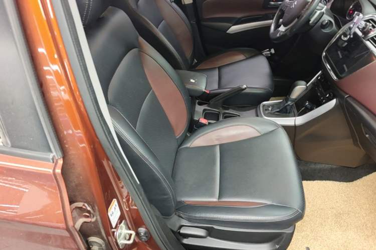 Used Suzuki Vitara S-Cross 2017 1.6L CVT Two-Wheel Drive Urban Advanced Model Right Front Seat