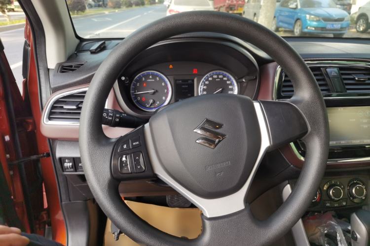 Used Suzuki Vitara S-Cross 2017 1.6L CVT Two-Wheel Drive Urban Fashion Model Steering Wheel