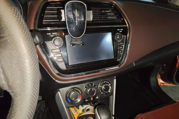 Used Suzuki Vitara S-Cross 2017 1.6L CVT Two-Wheel Drive Urban Fashion Model Audio And AC Panel