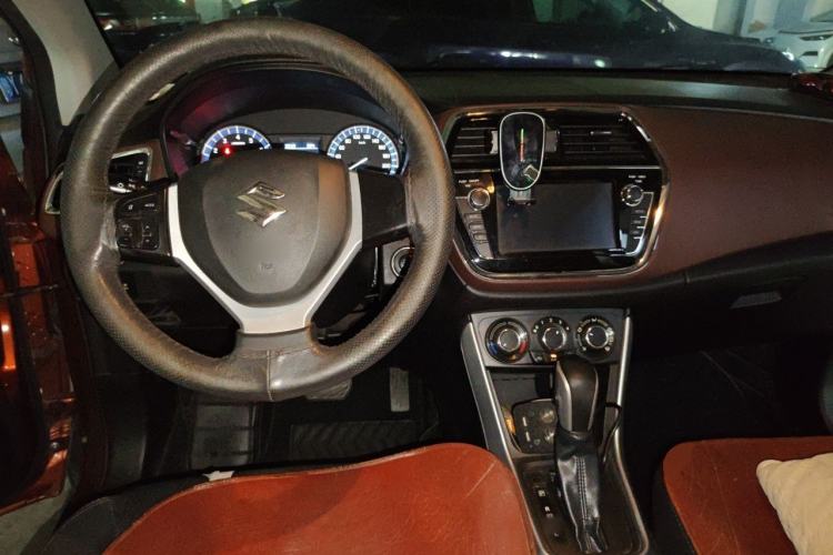 Used Suzuki Vitara S-Cross 2017 1.6L CVT Two-Wheel Drive Urban Fashion Model Center Console
