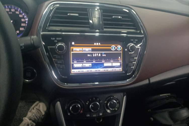 Used Suzuki Vitara S-Cross 2017 1.6L Manual Two-Wheel Drive Urban Fashion Model Audio And AC Panel