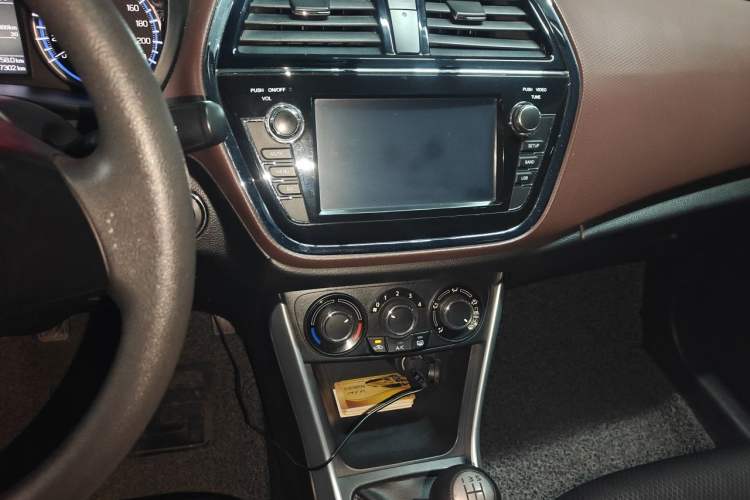 Used Suzuki Vitara S-Cross 2017 1.6L Manual Two-Wheel Drive Urban Fashion Model Audio And AC Panel