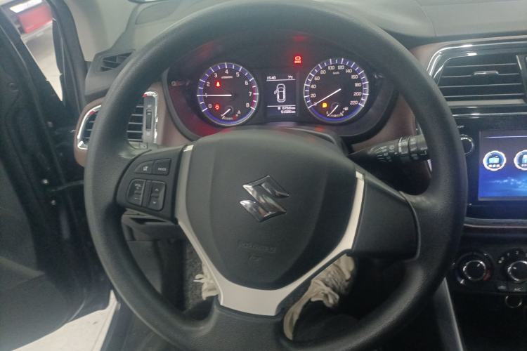 Used Suzuki Vitara S-Cross 2017 1.6L Manual Two-Wheel Drive Urban Fashion Model Steering Wheel