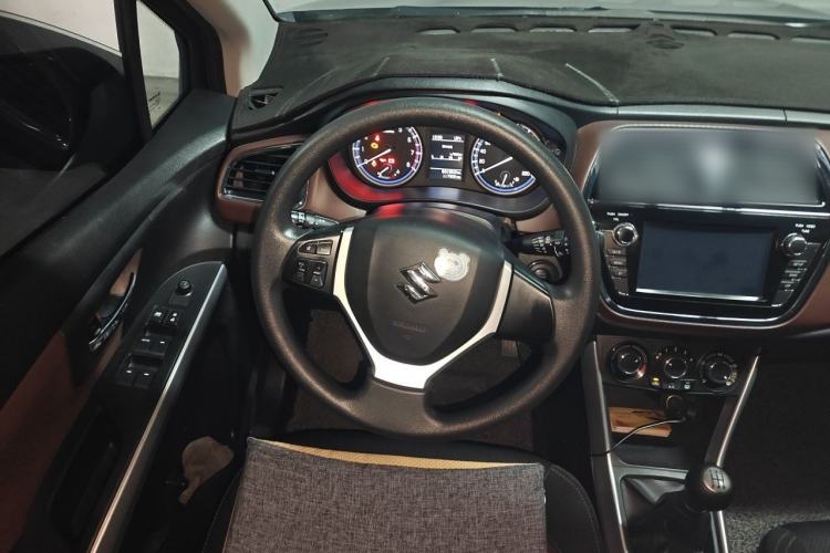 Used Suzuki Vitara S-Cross 2017 1.6L Manual Two-Wheel Drive Urban Fashion Model Steering Wheel
