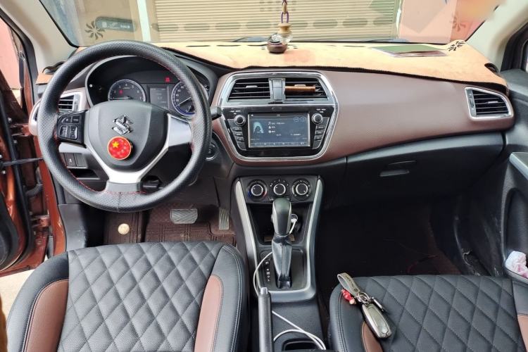 Used Suzuki Vitara S-Cross 2017 1.6L CVT Two-Wheel Drive Urban Fashion Model Center Console