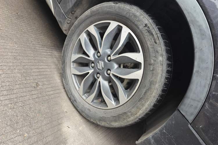 Used Suzuki Vitara S-Cross 2017 1.6L Manual Two-Wheel Drive Urban Ambition Model Right Front Wheel Hub