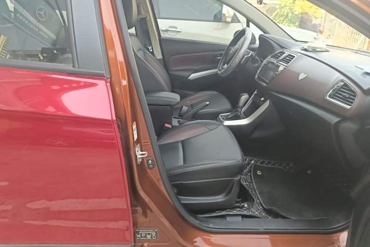 Used Suzuki Vitara S-Cross 2017 1.6L CVT Two-Wheel Drive Urban Advanced Model Right Front Seat