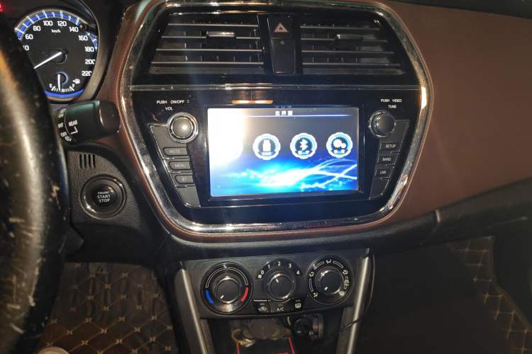 Used Suzuki Vitara S-Cross 2017 1.6L Manual Two-Wheel Drive Urban Fashion Model Audio And AC Panel