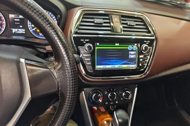 Used Suzuki Vitara S-Cross 2017 1.6L CVT Two-Wheel Drive Urban Fashion Model Audio And AC Panel
