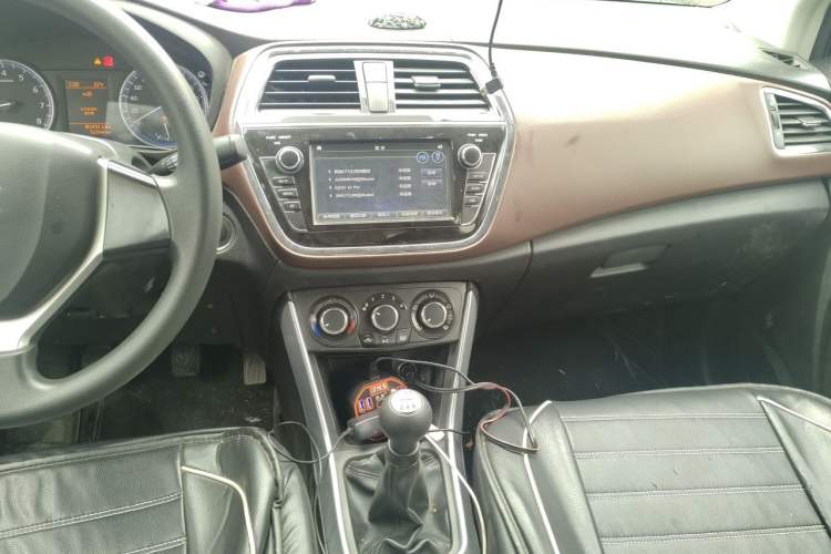 Used Suzuki Vitara S-Cross 2017 1.6L Manual Two-Wheel Drive Urban Fashion Model Audio And AC Panel