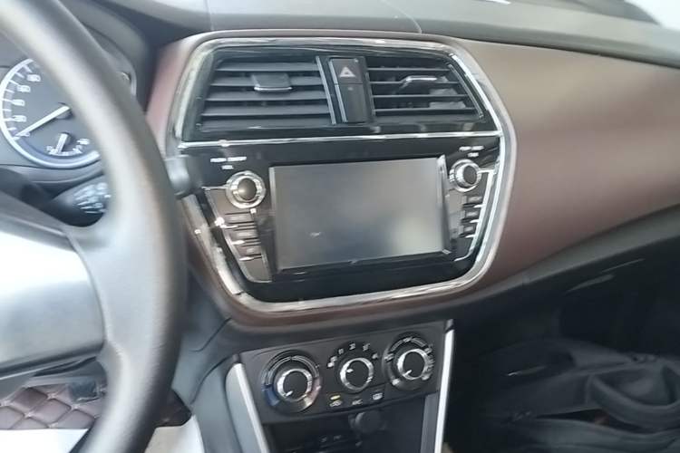 Used Suzuki Vitara S-Cross 2017 1.6L Manual Two-Wheel Drive Urban Fashion Model Audio And AC Panel