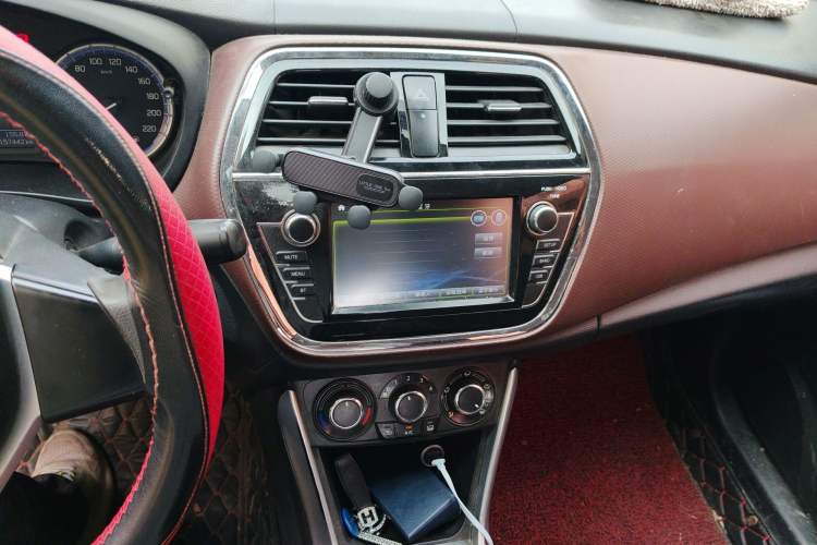 Used Suzuki Vitara S-Cross 2017 1.6L Manual Two-Wheel Drive Urban Fashion Model Audio And AC Panel