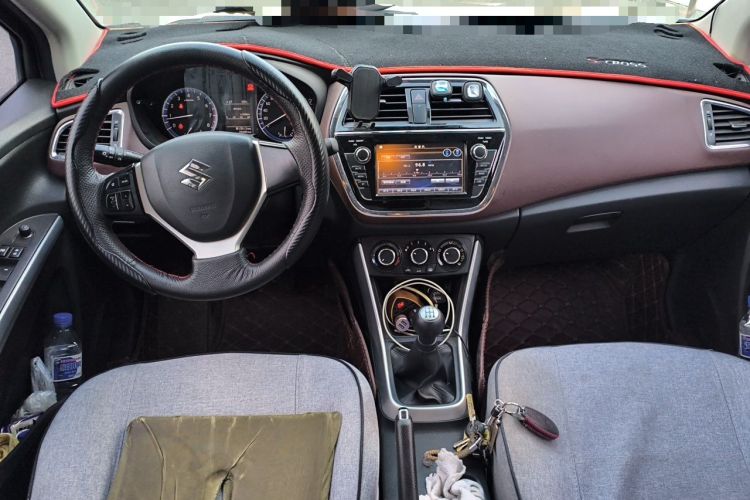 Used Suzuki Vitara S-Cross 2017 1.6L Manual Two-Wheel Drive Urban Fashion Model Center Console