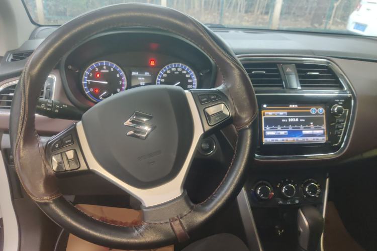 Used Suzuki Vitara S-Cross 2017 1.6L CVT Two-Wheel Drive Urban Fashion Model Center Console