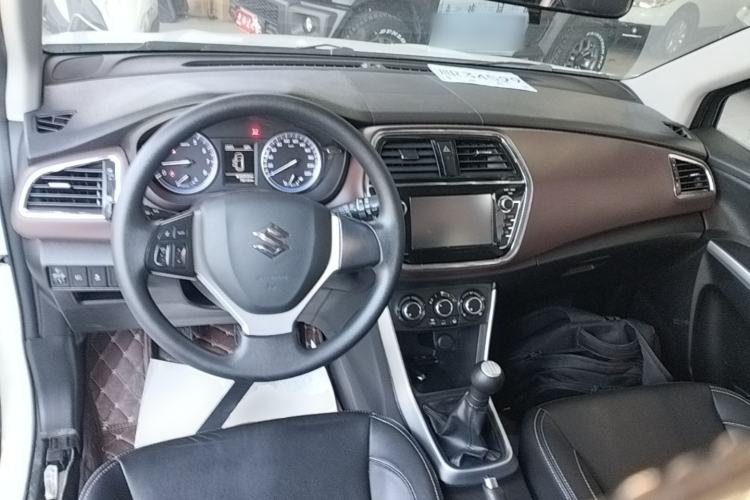 Used Suzuki Vitara S-Cross 2017 1.6L Manual Two-Wheel Drive Urban Fashion Model Center Console