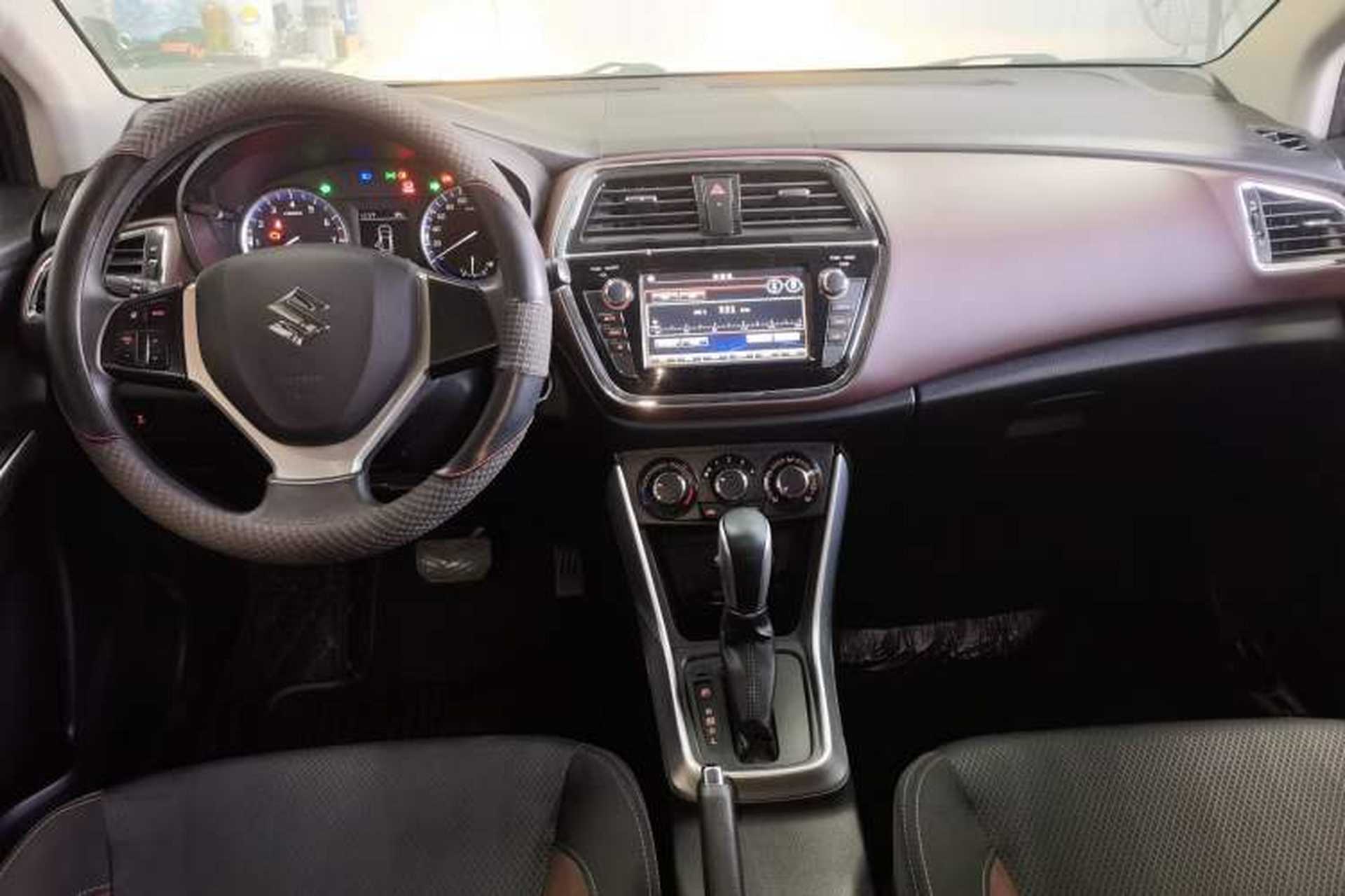 Used Suzuki Vitara S-Cross 2017 1.6L CVT Two-Wheel Drive Urban Fashion Model Center Console