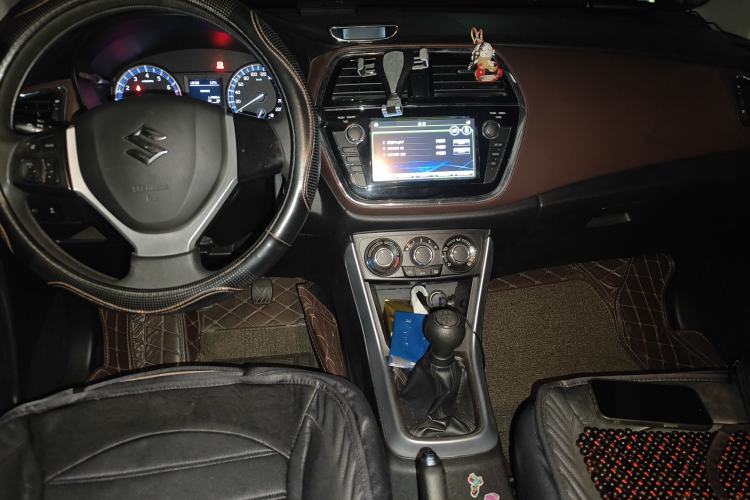 Used Suzuki Vitara S-Cross 2017 1.6L Manual Two-Wheel Drive Urban Fashion Model Center Console