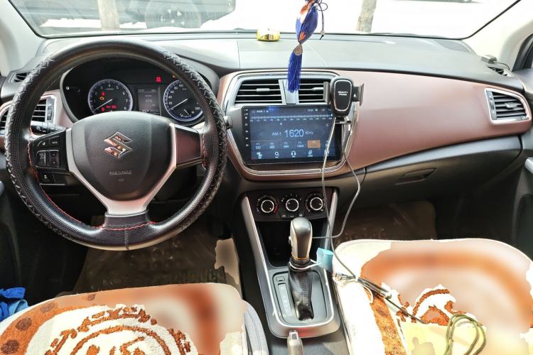 Used Suzuki Vitara S-Cross 2017 1.6L CVT Two-Wheel Drive Urban Fashion Model Center Console